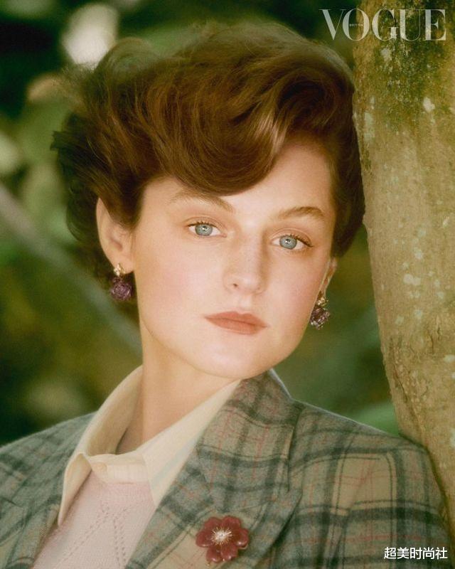 戴安娜王妃|这也太像了！剑桥大学高材生扮演戴安娜，剪短发眼神忧郁神似王妃