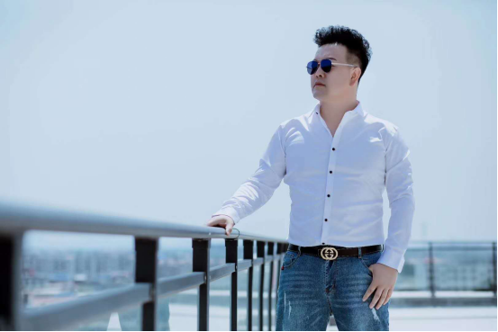 #郑旭#郑旭发布全新单曲《为了生活》 烟火气息扑面而来