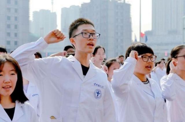 ▲大学学姐含泪提醒：医学类专业中4个请谨慎选择，别为难自己