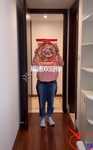 TVB金牌女配喜曬新傢，屋內似樣板房簡陋寒酸，48歲仍單身和媽住-圖4