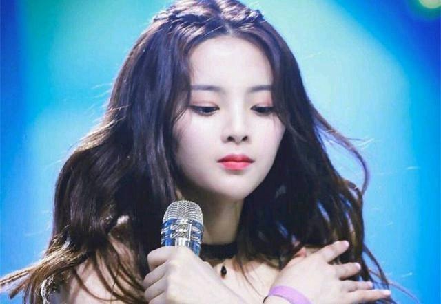 『杨超越』杨超越收入不菲，却坦言没义务抚养同母异父妹妹，网友：三观超正