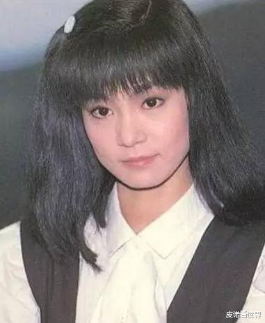 刘雪华|2011年，在丈夫葬礼上戴着墨镜哭到崩溃的刘雪华，后来过得如何？