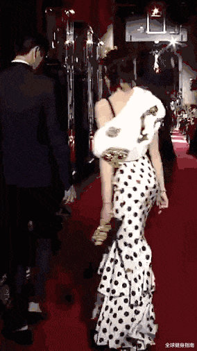 迪丽热巴：热巴哪有什么蝴蝶臀？不过是肋骨外翻！