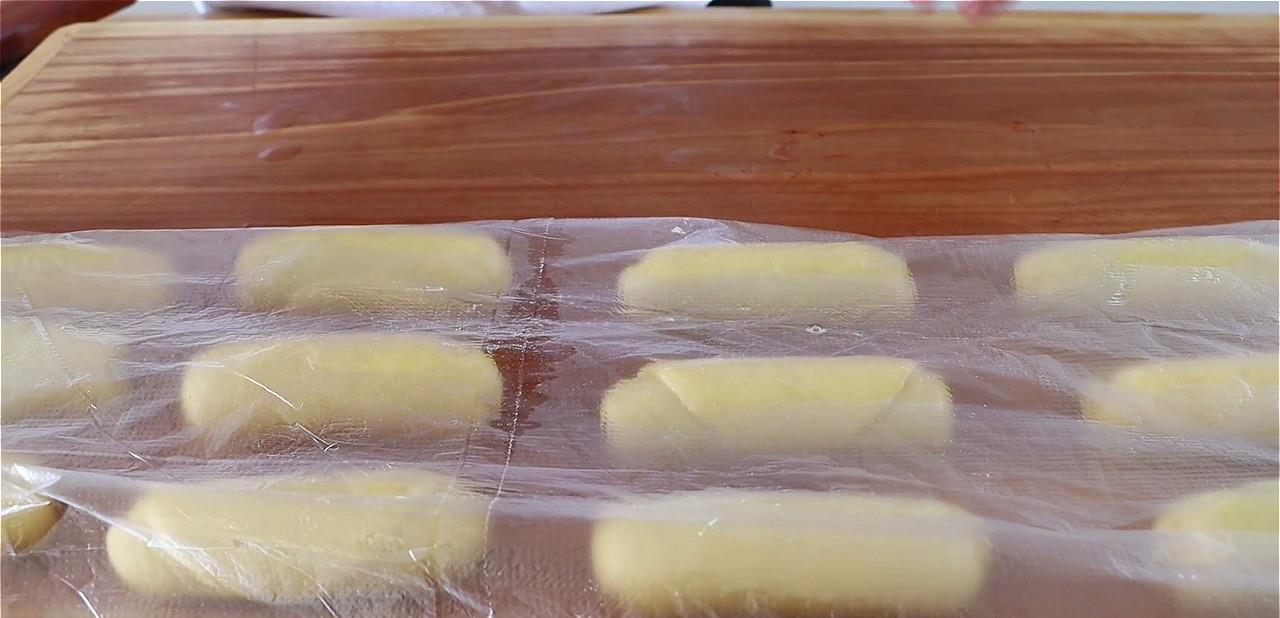 面包|家常版小面包做法，不用烤箱，出锅蓬松暄软，又香又甜