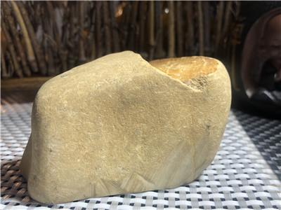 翡翠■面粉皮的大马坎翡翠料子,切开讲解