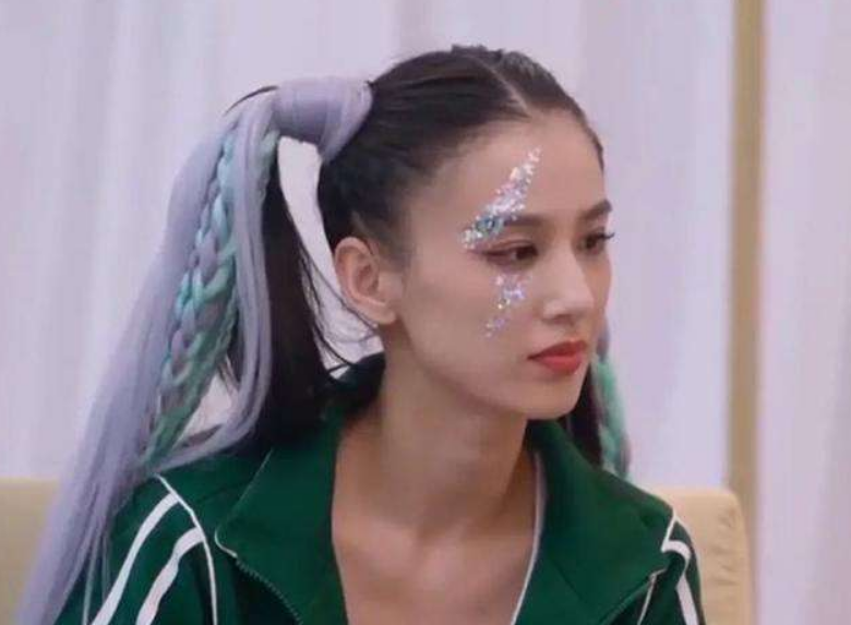 黄圣依|11年前，杨子捧颖儿当女主黄圣依作配，发布会黄直接把颖儿关门外