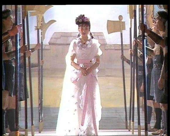 "花开花落,花开花落,悠悠岁月,长长的河 .