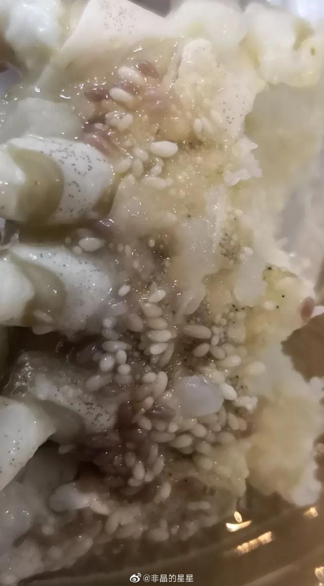 民警|小伙吃大闸蟹，剥开一看直起鸡皮疙瘩！这是不是寄生虫？