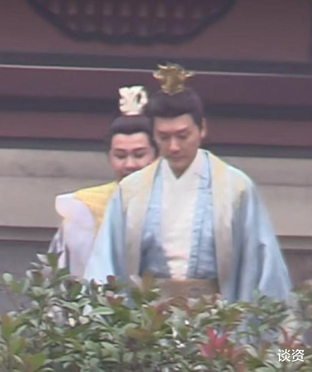 冯绍峰|冯绍峰古装照曝光，神情萎靡“熊猫眼”吓人，形象气质暴跌