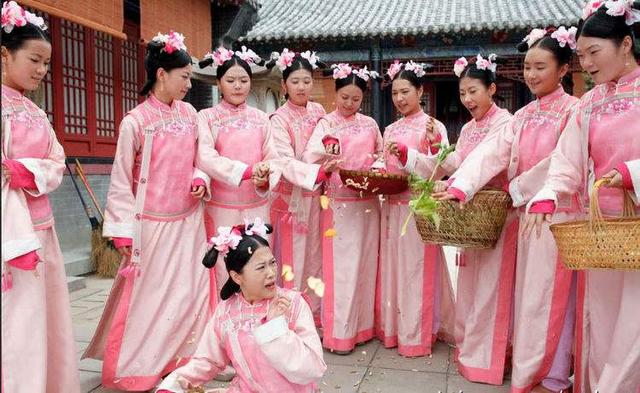 太监|宫女进宫前也要净身?手段令人害怕,众多女子苦不堪言