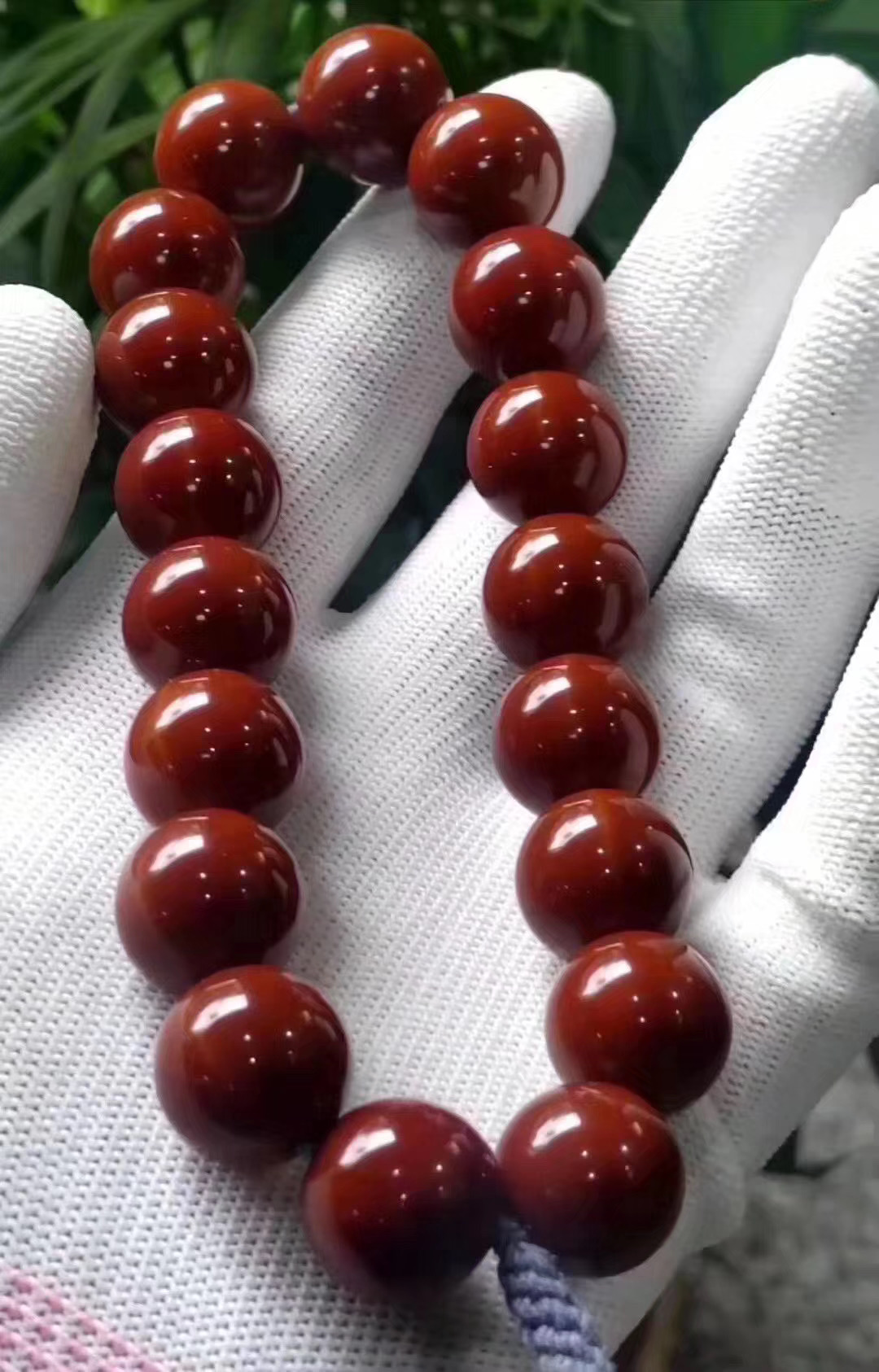 核雕|百匠诀核雕-盘玩核雕，究竟是多刷少盘”还是“多盘少刷呢？