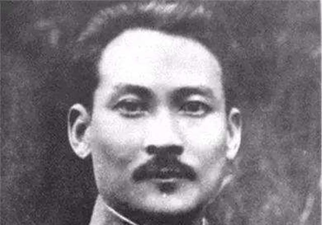 蒋纬国|蒋纬国的身世之谜，到底谁才是他亲生父亲？