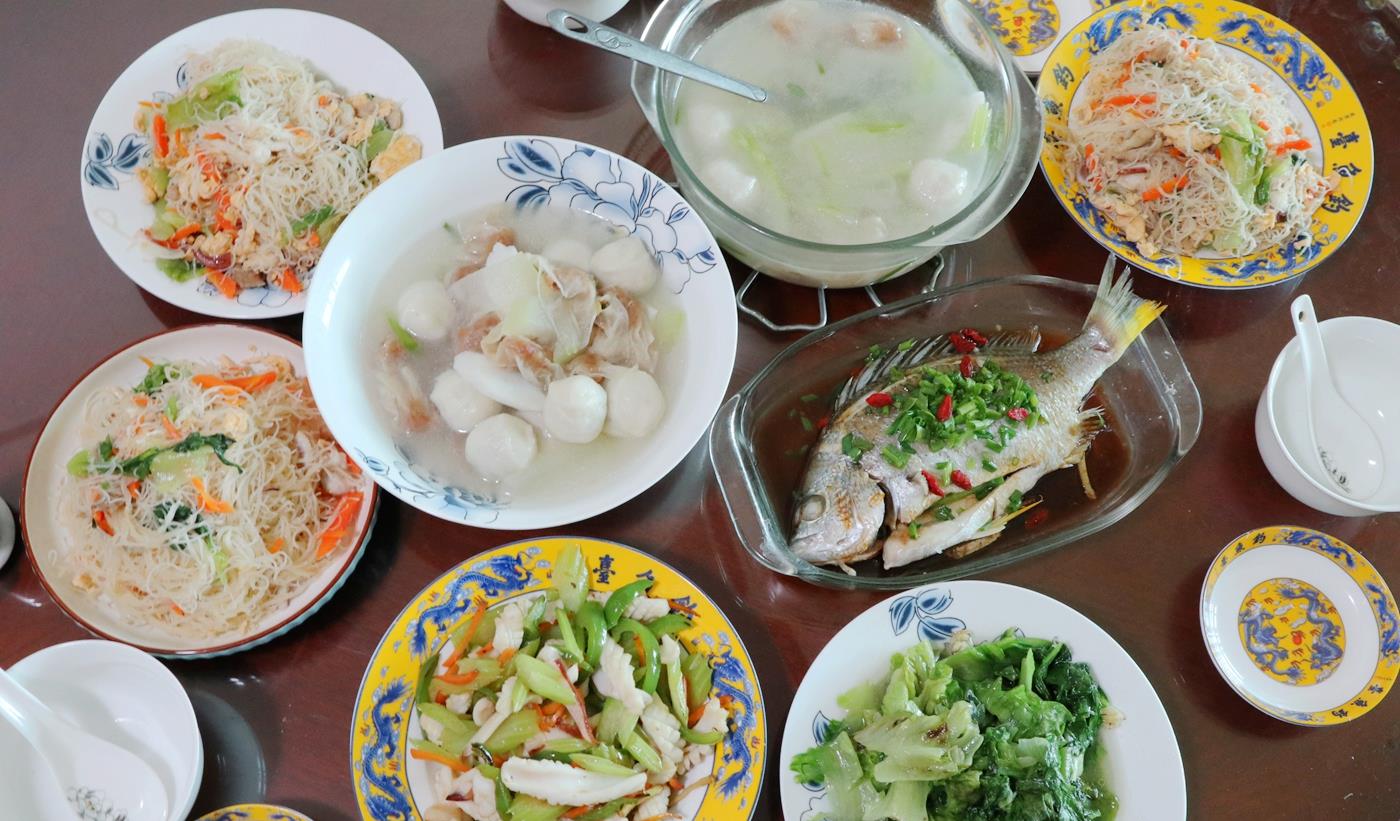 #鱼丸#周末我家的晚餐,晒到朋友圈炸了,网友:没有一百下不来