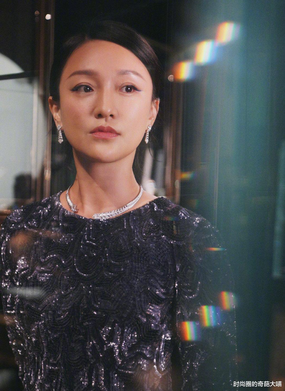 眼线|周迅的高级感真是与生俱来，腮红打到太阳穴也不土，尽显异域风情