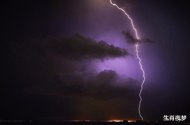 生肖:7月,和气生财,巧遇旧情人,3生肖事业爱情都丰收,笑得合不拢嘴