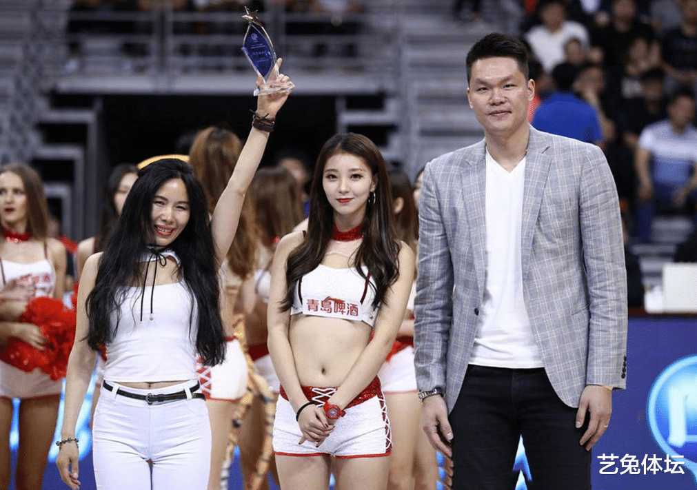 孙悦|离婚传言后首现身！孙悦腰伤观战CBA、陈露海边晒泳装