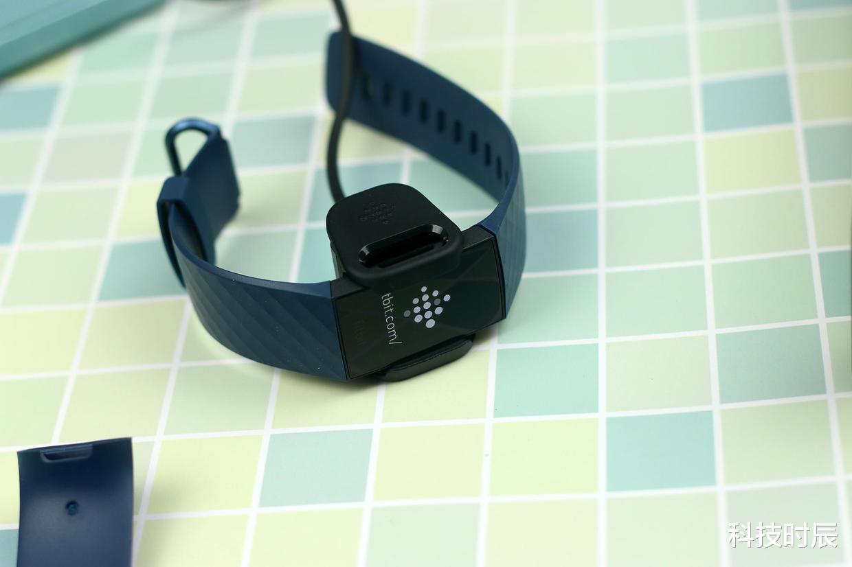 华为|内置GPS，健康运动更轻松：Fitbit Charge4智能手环体验