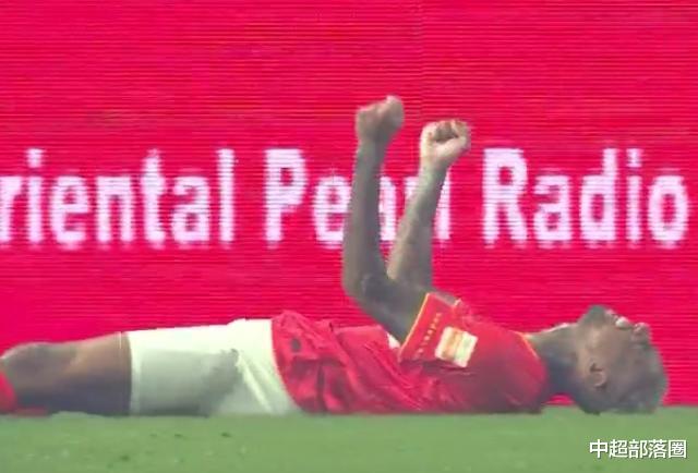 运动|1-1扳平！运动战第1球！恒大26岁王牌疯狂爆发，滑跪+怒吼庆祝