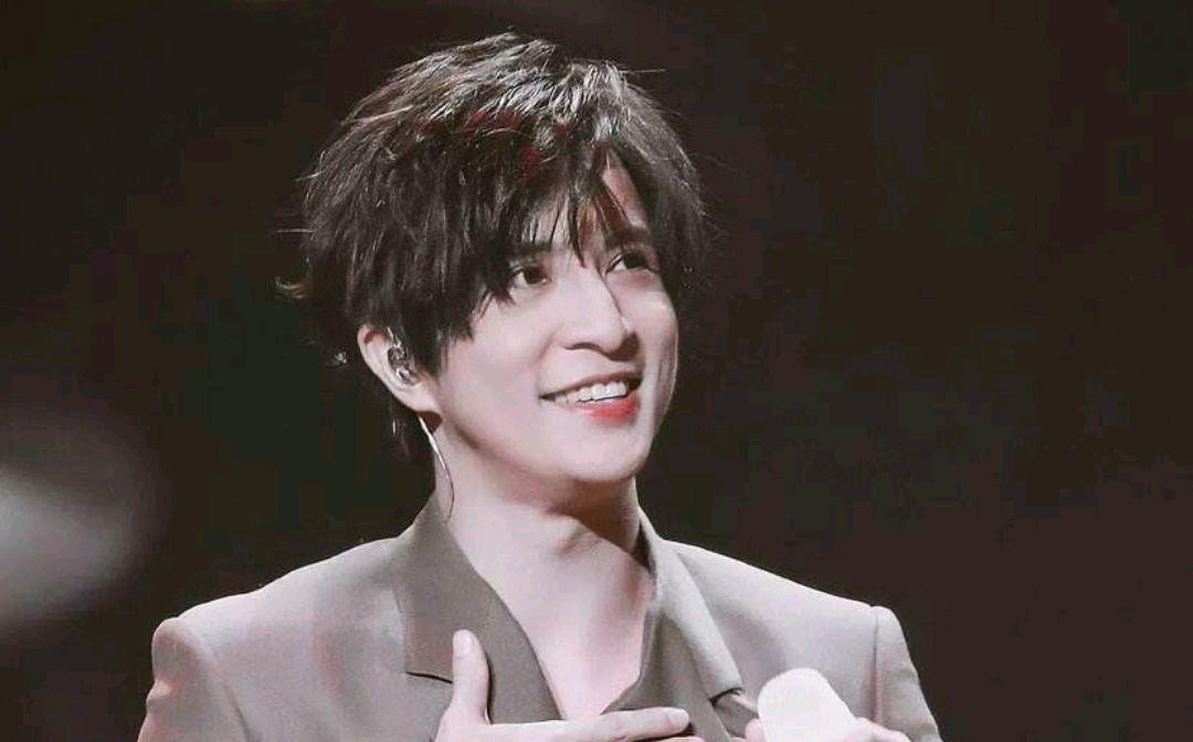 #吴京#薛之谦的一首暖心歌曲,花光所有运气遇见你,虐心且动听