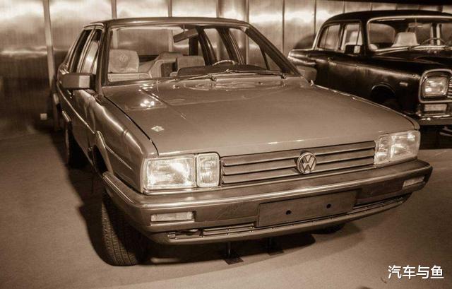 大众汽车|干啥啥不行，降价第一名？大众桑塔纳降至5万，百公里油耗7.5L