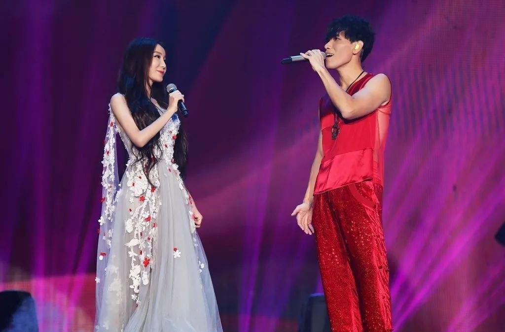 演唱会|演唱会迟到几个小时，唱歌忘词耍大牌，如今总算“凉凉”了！