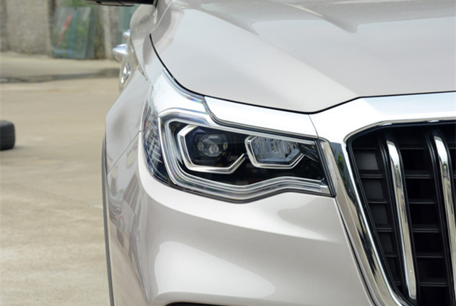 【红旗hs7】终于被国人捧红！它比奥迪Q7霸气，最低配3.0T+四驱还带10气囊