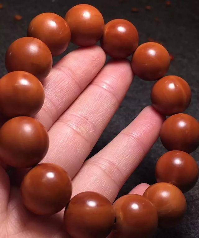 「橄榄核」曾经炒作到咋舌高价的正圆橄榄核光珠，现在还有人玩吗？