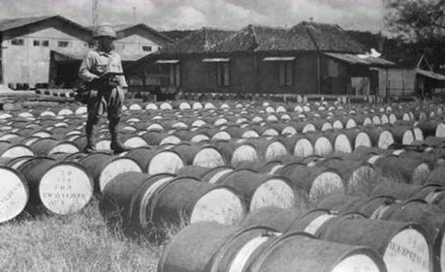 日军▲日本投降后，中国士兵打开日军仓库，看到眼前的景象，竟气得浑身发抖