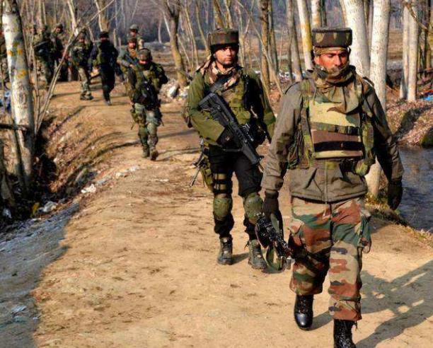 印度|看谁熬得过谁,中国边境大建基地温暖过冬,印度增兵3万只有帐篷