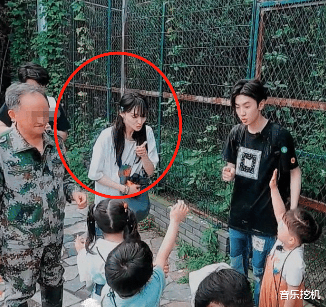 郑爽|继直播发飙后，郑爽这次连小孩也不放过？吴奇隆张新成不敢说话！