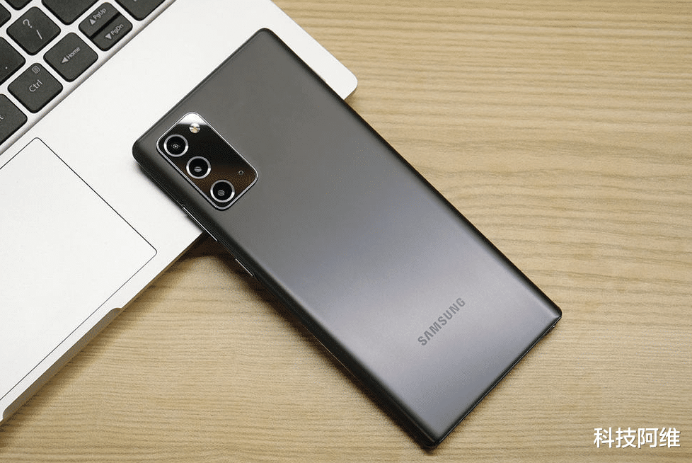 5G|发布一个月狂跌600元，256GB+8K视频，顶尖5G旗舰如今处境尴尬