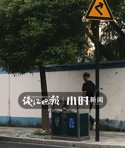 封面新闻|许某某被抓前最后一次出现：经过吸粪车时，他停了一秒