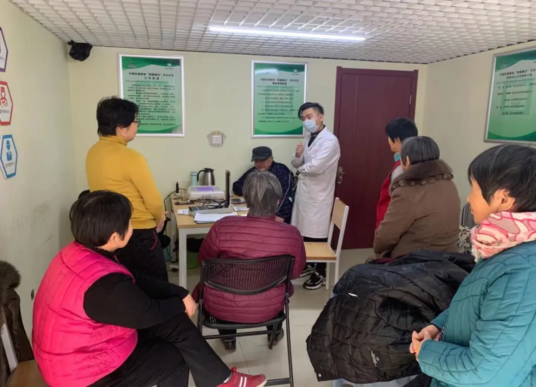 A点视觉 绿地社区工会联合会开展“冬季疫情讲座”及免费义诊活动