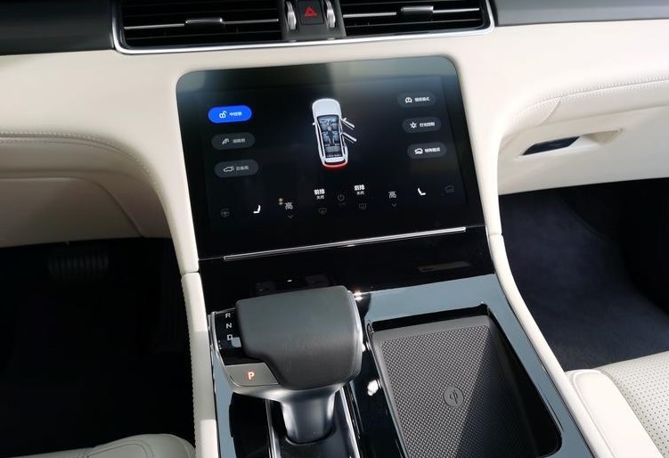 理想one|50w的气场只卖32.8w，配4块液晶屏+7座，破百6.5秒，优秀