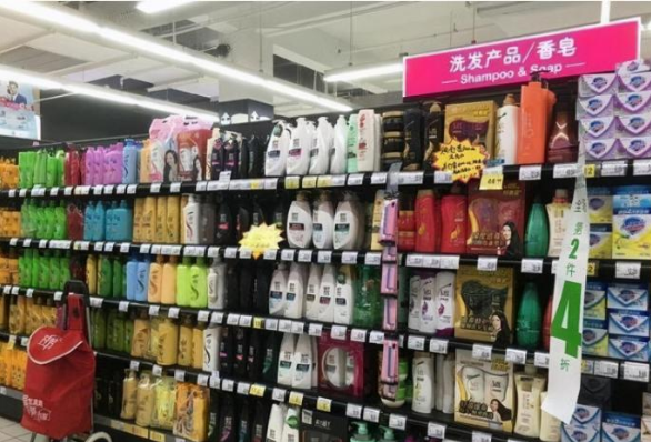 洗发水|头发刚浸湿就涂洗发水？难怪脱发严重还油得快，教你正确洗发方式