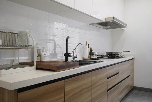 房子装好了，才知“不买”床头柜更巧妙，看了她的家，后悔装早了