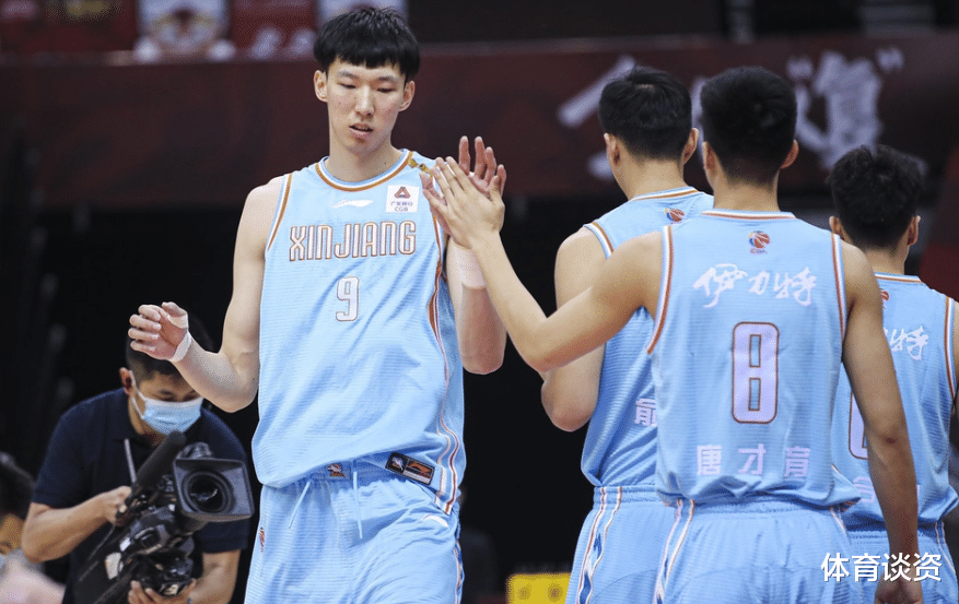 周琦@轰21+17！周琦成第二个维金斯，19中7打养生篮球，在CBA虐菜没意思