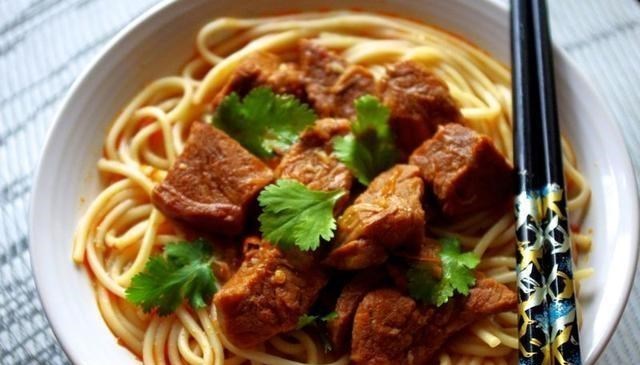 #火锅#中国那些喝“早酒”的地方,有人喝酒吃面,有人吃火锅!