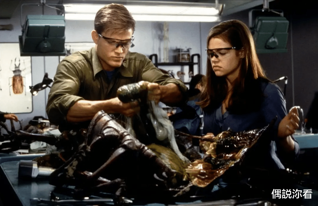 欧美明星|1997年，投资9500万美元的电影，弹药堆积如山吓坏拾荒者