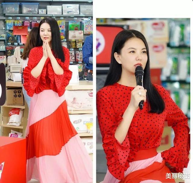 被李湘的“胖身材”驚艷，穿紅色連衣裙雍容華貴，44歲真有料-圖9