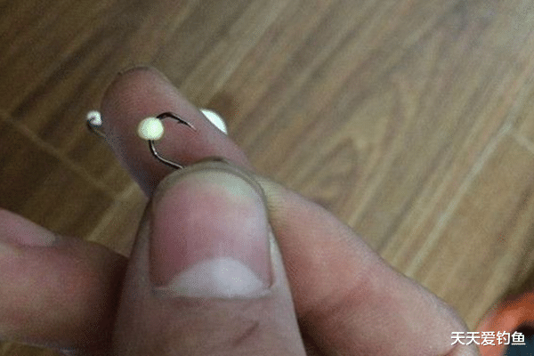 饵料|盘点民间另类用饵技巧：钓鱼十多年，一个没见过，这也能钓鱼？