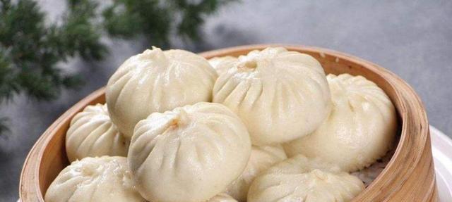 蒸包子，不要再放碱了，换成它，蒸好后又白又软，又香又甜还筋道