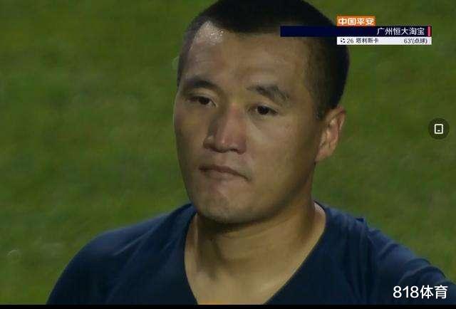 扎哈维|内讧! 扎哈维4v3不传球遭李提香怒斥, 做闭嘴手势回怼, 恒大球员拉架