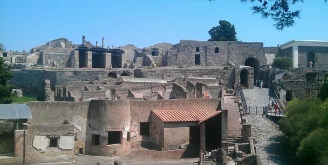 『科学家』爆发期到来！黄石公园超级火山异动不停，人类要警惕