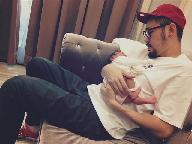 #中国有嘻哈#中国有嘻哈导师3度当爸！与女友交往10年不登记，自称不婚主义者