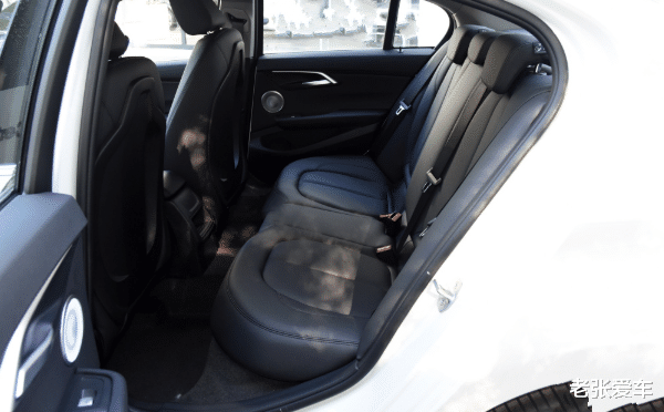 宝马1系|没白等,从19.88万跌到14万,开出去,看车标就比帕萨特上档次