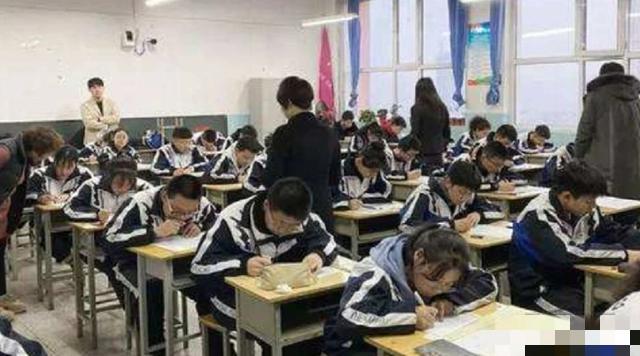 【】17年前偷走高考试卷,使国家被迫启用备用卷的考生,如今怎么样了