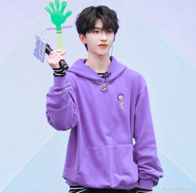 『谢雨欣』本以为《跑男》官宣的常驻嘉宾够牛了，看到飞行嘉宾后，要逆天呀