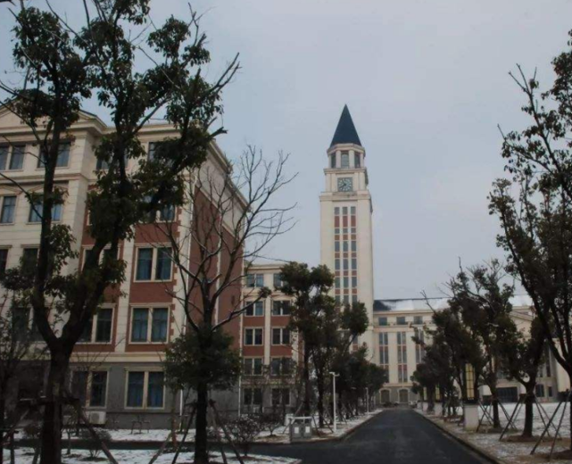 本科线|高考刚达本科线，这三所大学可捡漏，刚从专科升本科，录取分数低