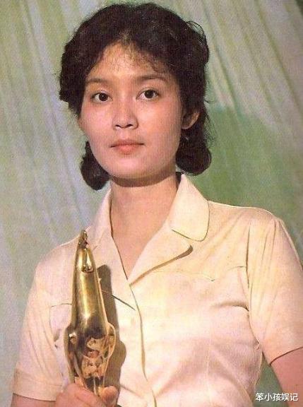 朱军|她曾拒绝朱军追求,32岁因不愿做家庭主妇离婚,60岁皈依佛门